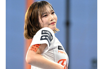 なんという美脚…韓国プロ野球の日本人チア、大きめTシャツでも隠せない“完璧スタイル”に反響【PHOTO】 画像