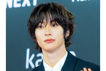 「顔が天才」RIIZE・アントン、大人の魅力全開の“彼氏風”SHOTでファンを虜に！【PHOTO】 画像