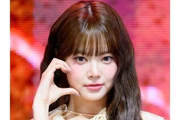 メイド風？LE SSERAFIM・ウンチェ、キュートなミニスカ姿にファン悶絶「可愛すぎるだろ」【PHOTO】 画像