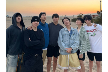 「家族写真きた」BTS、“完全体”の近況SHOTに世界中のARMYが歓喜！仲睦まじい姿に注目【PHOTO】 画像