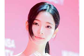 aespa・カリナ、眩しい“白玉肌”に釘付け！純白ミニワンピでイベントに登場「女神降臨…」【PHOTO】 画像