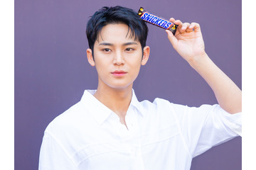 何本でも買いたくなる魅力にキュン…SEVENTEEN・ミンギュ、「SNICKERS®」新商品アピールSHOTが公開 画像