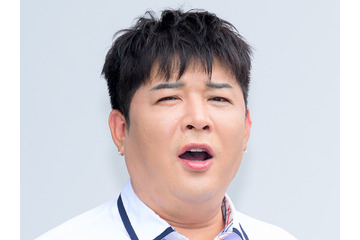 SUPER JUNIOR・シンドン、身体にメスを入れた経験を告白？顔を細く見せる爆笑必至のポーズも紹介 画像