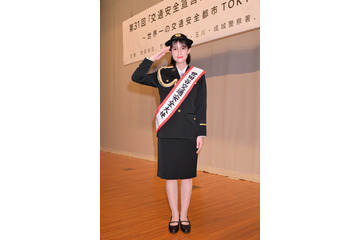 玉田志織、世田谷交通安全大使に就任！可愛すぎる警察官制服姿を披露 画像