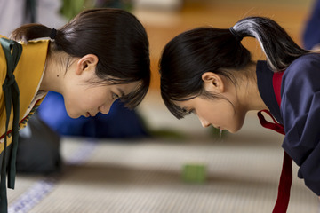 ドラマ『ちはやふるーめぐりー』今夜最終回！藍沢めぐる（當真あみ）が月浦凪（原菜乃華）とついに対戦 画像