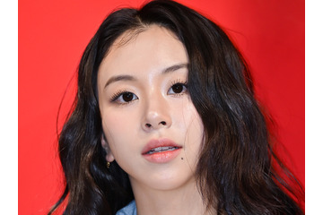 TWICE・チェヨン、“妖精”のようなビジュアル！ソロデビュー曲『SHOOT (Firecracker)』MV撮影ビハインド公開 画像