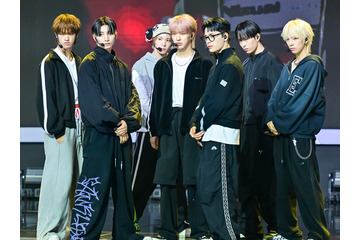 TWICE・Stray Kids事務所所属のNEXZ、先輩との“眼福すぎる共演SHOT”が話題！「推しと推しが…」【PHOTO】 画像
