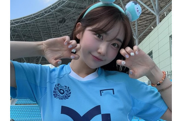 韓国サッカーチア、“へそピ”に目が行く腹チラSHOTにファン悶絶！健康的なクビレに反響多数【PHOTO】 画像