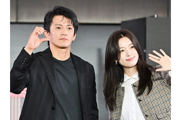 俳優の小栗旬＆『トンイ』女優ハン・ヒョジュ、日韓の美男美女2SHOT！仲睦まじい姿が話題【PHOTO】 画像