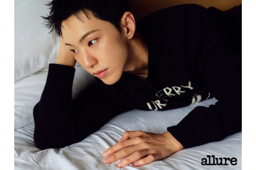 SEVENTEEN・ホシ、“入隊前最後”の雑誌撮影で魅せた感性的オーラ「CARATを思うと時間を無駄に過ごせない」【PHOTO】 画像