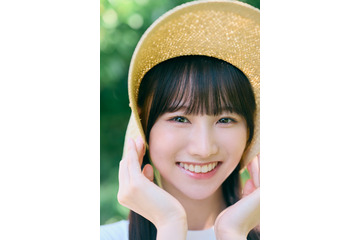 日向坂46・高井俐香、透明感あふれるワンピース姿！爽やかな撮り下ろしカットが公開 画像