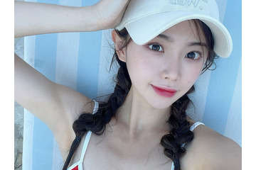 一瞬履いていないのかと…韓国チアガール、超短パンの“無防備あぐら”でファンの視線釘付けに！【PHOTO】 画像