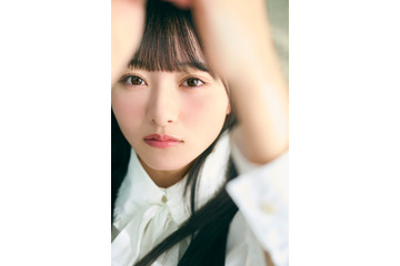 日向坂46・片山紗希、真っ直ぐな視線の“美少女”ショットを公開！ 画像