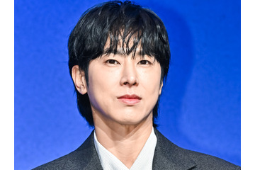 東方神起・ユンホ、端正なビジュアル際立つ“タキシード姿”にファン悶絶「王子様かと思った」【PHOTO】 画像