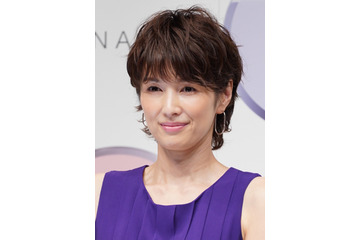 吉瀬美智子、雑誌の眼鏡姿「雰囲気変わる」「知的で似合う」と好評 画像