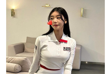 神スタイルがくっきり…ミス・コリア出身女子ゴルファー、スラリ美脚に目が行くミニスカSHOT【PHOTO】 画像