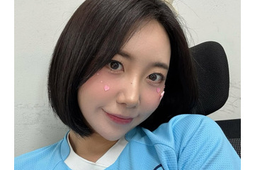 太ももの98％があらわ…韓国の美人チアガール、短すぎるスリット衣装で視線強奪「最強のスタイルだ！」【PHOTO】 画像