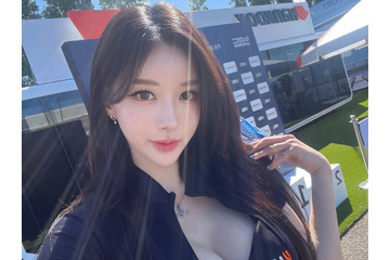 直視できない“恵体”にクギヅケ…韓国の美しきレーシングモデル、人々を虜にする圧巻のスタイル【PHOTO】 画像