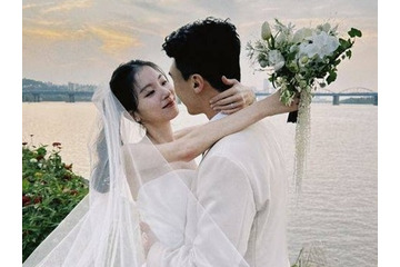 交通事故でメンバーを亡くしたK-POPグループの“末っ子”、結婚相手と近況を公開 画像