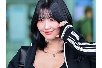 ほとんど丸見せ状態…TWICE・モモ、胸元ぱっくり衣装で放つ貫禄美貌に「私の神様」の声【PHOTO】 画像
