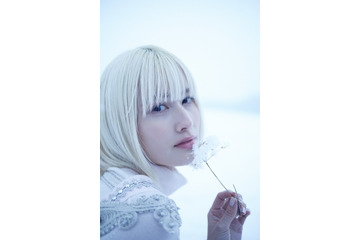 橋本愛、13年半ぶりの写真集を「30歳誕生日」に発売！金髪姿の幻想的なカットを公開 画像