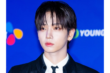 BOYNEXTDOOR・ジェヒョン、“メガネ×スーツ”姿で放つクールな雰囲気にキュン「その表情は反則です…！」【PHOTO】 画像