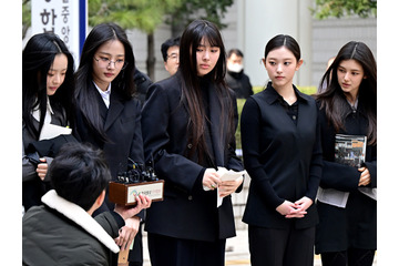 裁判では完敗も頑として譲らないNewJeans、疲弊するばかりのファン…1年が経っても見えぬ着地点 画像
