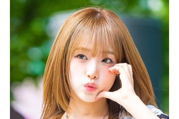 IZ*ONE出身チェ・イェナ、ディズニーシーを満喫！キュートな“耳付き帽”姿にファン歓喜「可愛すぎる」【PHOTO】 画像