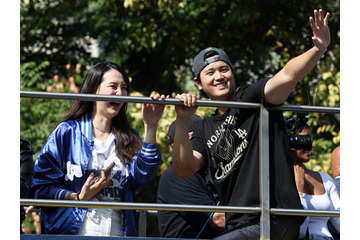 「ドジャースの冬はまだ熱い」大谷翔平は“3連覇”宣言！熱狂の世界一パレードに韓国紙も反応 画像