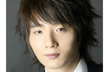 17歳でドラマ挿入曲手掛け、後に9歳上の舞踊家女性と結婚も…誕生日に突然この世を去った韓国人歌手の3周忌 画像