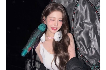 IVE・ウォニョン、「軍服」「韓服」の次はタンクトップDJに変身【PHOTO】 画像