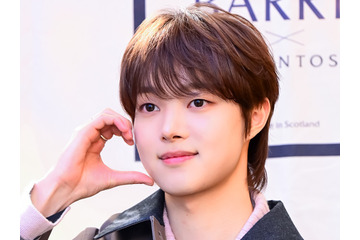 &TEAM・EJ、秋ムード漂うブラウンコーデでイベントに登場！優しい微笑みに胸キュン【PHOTO】 画像