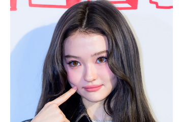 MEOVV・エラ、“子猫オーラ”全開！可憐なガーリースタイルでイベントに登場【PHOTO】 画像