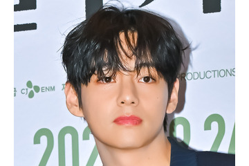 BTS・V、整形外科医が選ぶ「K-POPを代表するビジュアル」1位に輝く！“黄金比フェイス”に大絶賛 画像