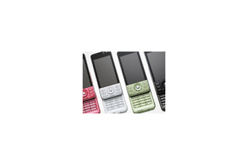 タッチパネル対応スライド携帯「docomo STYLE series P-02B」発売 画像