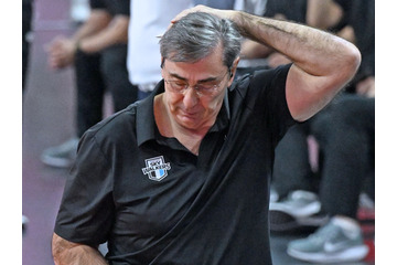 日本男子バレー率いたブラン監督が韓国で苦戦…“初2連敗”含む開幕7試合3敗、主力負傷で悩み深く 画像