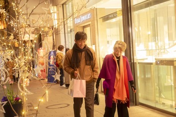 木村拓哉＆倍賞千恵子が横浜の街を腕組みデート！？映画『TOKYOタクシー』本編映像が公開！ 画像