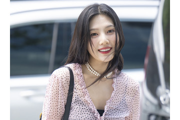 Red Velvet・ジョイ、激やせ姿に心配の声多数…美鎖骨と縦線くっきり腹筋を披露【PHOTO】 画像