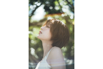 岡崎紗絵、20代ラスト写真集の未公開カットで構成した2026年カレンダー発売決定！ 画像