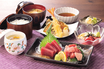 とろける口どけがたまらない！とんでん、「本まぐろと昆布そば」を9日から関東先行販売 画像