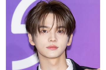 「AIですか?!」TWS・シンユ、ブルーの瞳で魅せる“異次元ビジュアル”にファン騒然【PHOTO】 画像