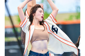 体のライン“くっきり”の超密着ドレス…韓国チアガール、色気ダダ漏れの妖艶SHOTでファン悩殺【PHOTO】 画像