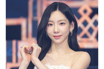 胸元の線が見える…少女時代・テヨン、白タンクトップ姿に注目！儚げかつ洗練された雰囲気【PHOTO】 画像