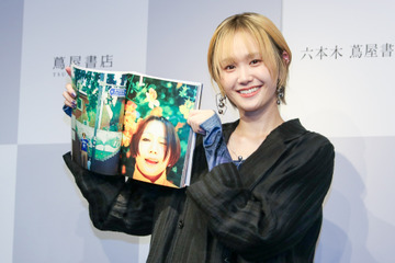 尾碕真花、6年ぶりの写真集で“過去の自分”にエール「こんな風になれるから大丈夫」 画像