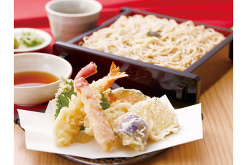 家族亭、サクサクの“本ズワイガニ”天ぷらが楽しめる「年越しそば」を本日より販売開始 画像