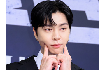 「理想のパパだ…」NCT・ジャニー、“消防士”に変身！子どもと触れ合う笑顔にキュン【PHOTO】 画像