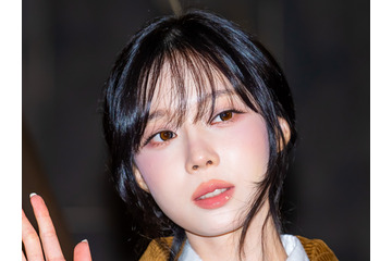 aespa・ウィンター、“カップルタトゥー”への視線を意識？右腕だけを隠す衣装に反応多数 画像