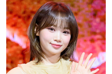 可憐なのに色っぽい…LE SSERAFIM・チェウォン、だぼっとニットから“白肌”ちらり「大優勝」【PHOTO】 画像