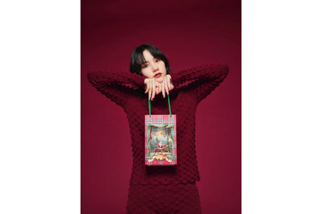 のん、ワインレッドのクリスマスコーデ姿にファン歓喜「最高のプレゼント」 画像