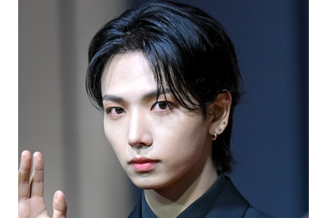 BOYNEXTDOOR・ジェヒョン、夜の東京で“彼氏感”発揮！無邪気な笑顔にキュン「リアコ製造機」【PHOTO】 画像